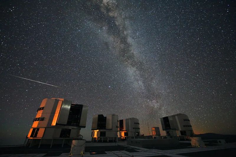Perseiden über dem Very Large Telescope in Chile