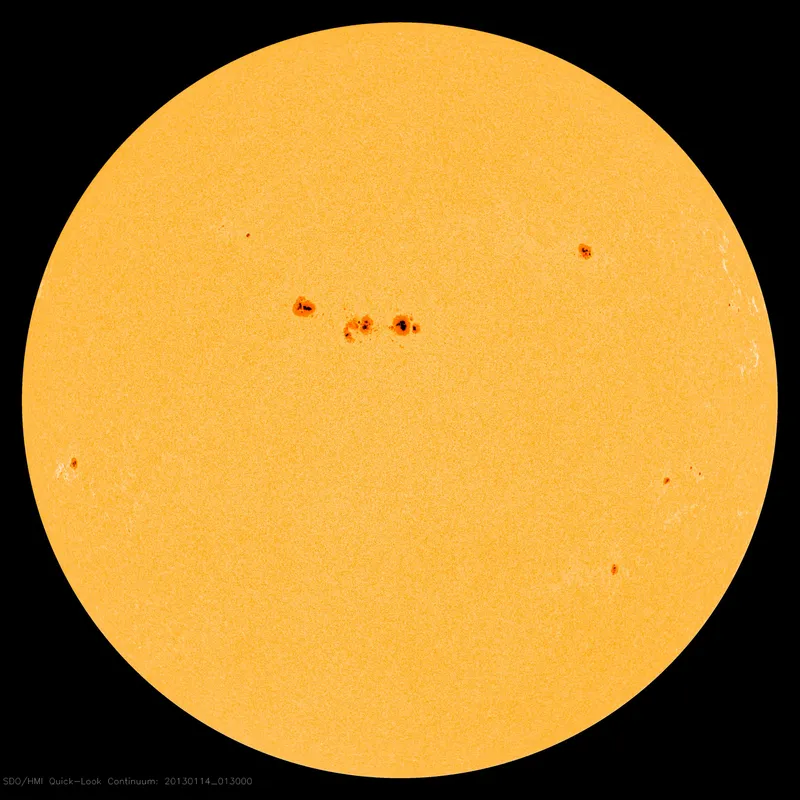 Die Sonne mit Sonnenflecken im Weisslicht